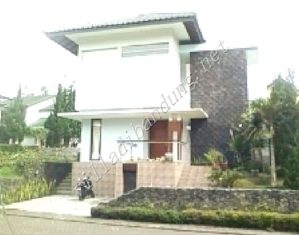 Villa Istana Bunga J4 3 Kamar: Villa Keluarga Nyaman di Lembang