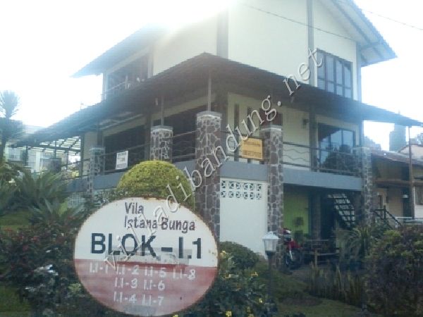 Villa Jon Istana Bunga 3 Kamar: Sewa Villa Lembang Nyaman untuk Keluarga