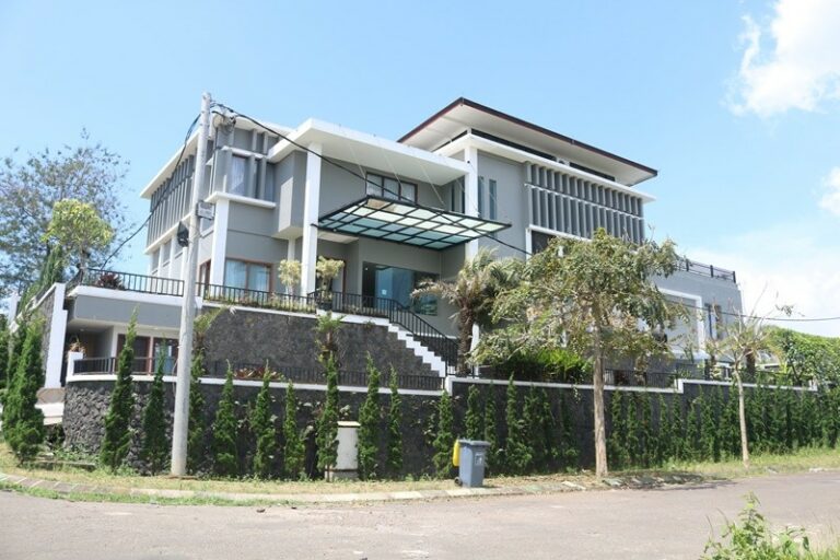 Villa Diamond 12 Kamar dengan Kolam Renang Pribadi Mewah