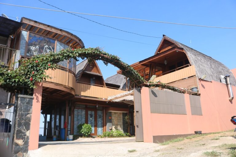 Villa Lourdes Cikole 5 Kamar Kolam Renang Pribadi Lembang Terbaik