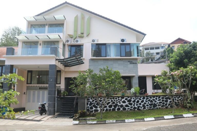 Villa Nirwana Dago 7 Kamar Private Pool Pemandangan Kota Bandung