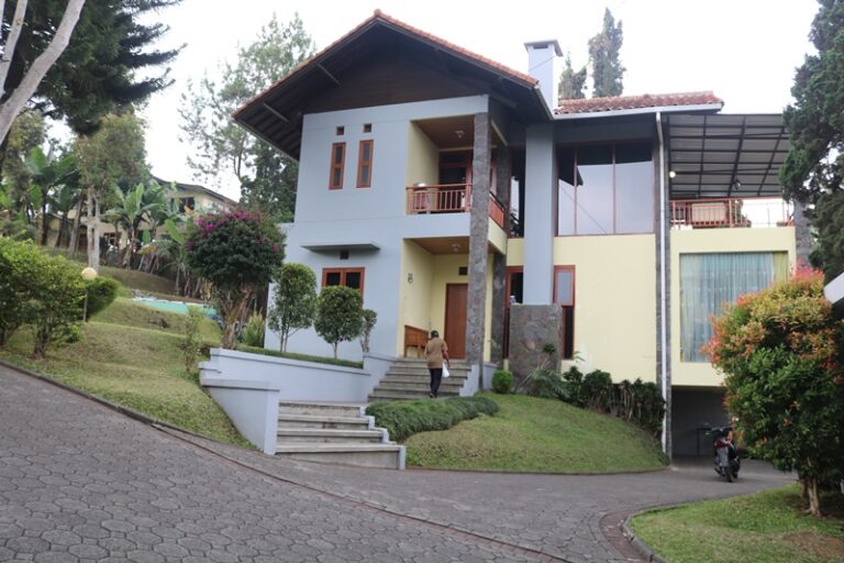 Villa Garbera Istana Bunga 3 Kamar Sewa Lembang Private Pool