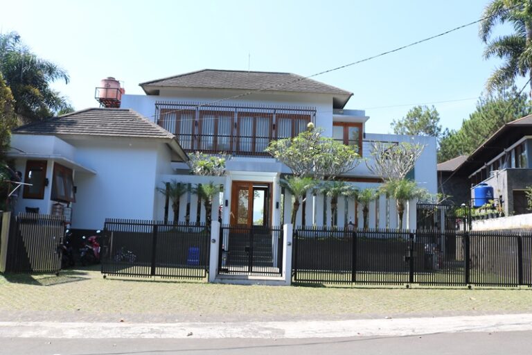 Villa Gedong Sangkuriang 4 Kamar Private Pool Lembang Pesona Pegunungan