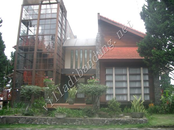 Villa Istana Bunga 4 Kamar Tower Fasilitas Lengkap Private Pool
