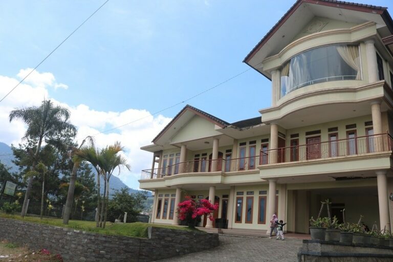 Villa La Bagasta Istana Bunga 9 Kamar Fasilitas Lengkap Lembang