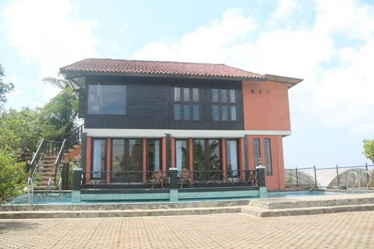 Villa Roemah Oelin Lembang 4 Kamar Private Pool Liburan Keluarga Idaman