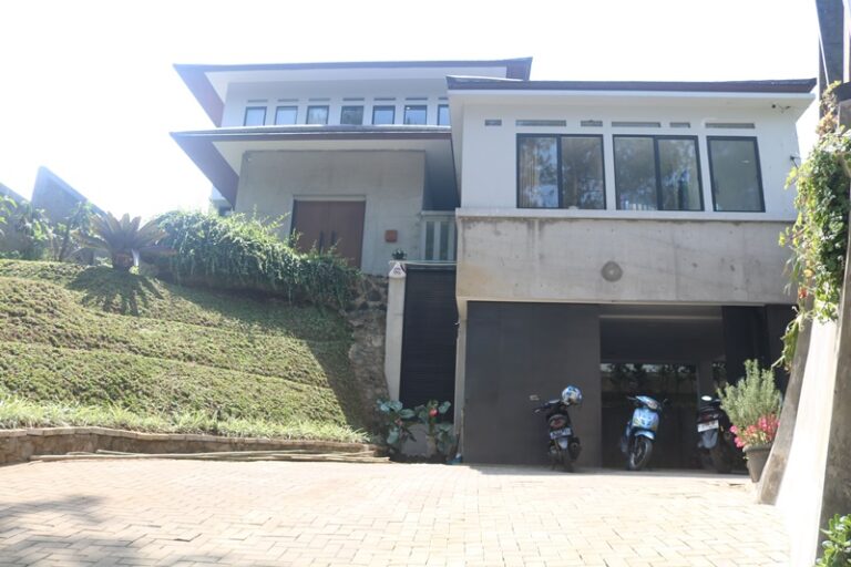 Villa Blok W Triniti 4 Kamar Fasilitas Lengkap Private Pool