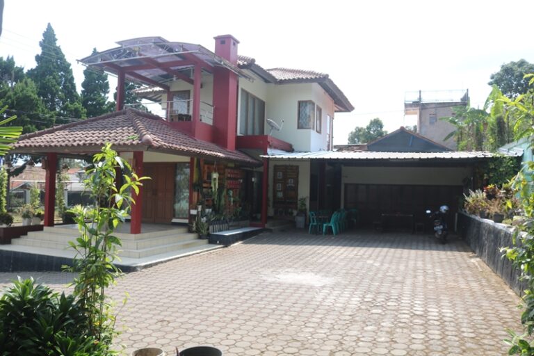 Villa Angsa Cisarua 4 Kamar Private Pool Bandung Barat Eksklusif
