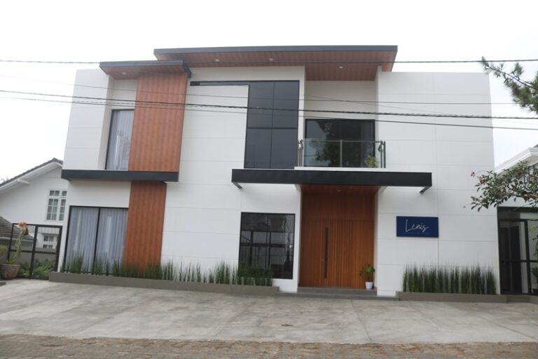 Villa Lenis Lembang 8 Kamar Private Pool Terbaik
