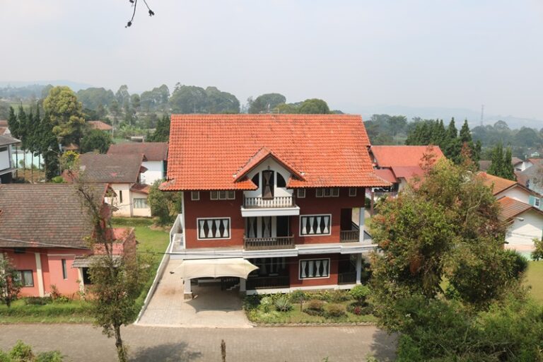 Villa Lembang 9 Kamar Private Pool Kapasitas 50 Orang