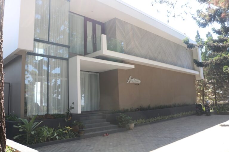 Villa Aurum Trinity Kampung Daun 4 Kamar Private Pool Lembang Terbaik