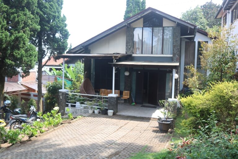 Villa Blok V-6 Lembang 2 Kamar Kolam Renang Pribadi Ideal Keluarga
