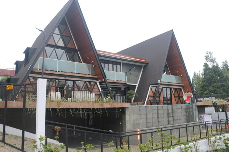 Villa Cabin Lembang 8 Kamar Private Pool Kapasitas Besar