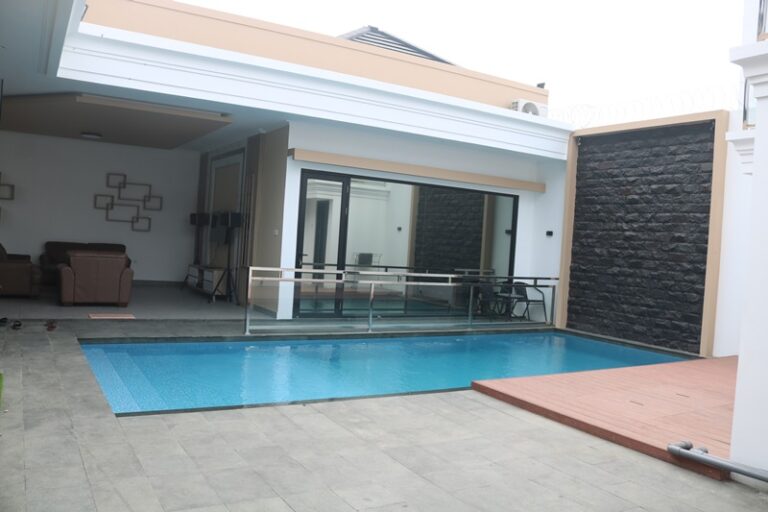 Villa Putih Cisaroni 3 Kamar Private Pool Air Hangat Solusi Liburan