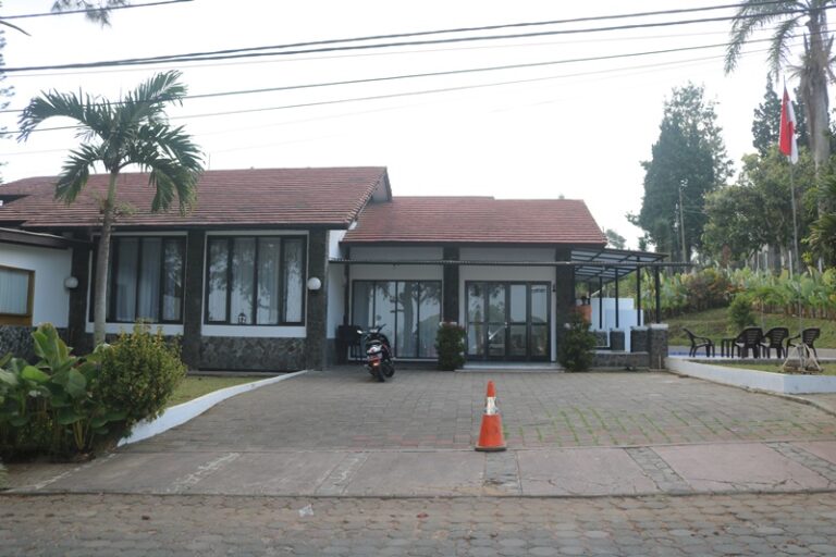 Villa D Moyan 6 Kamar Kolam Renang Pribadi Pilihan Liburan Mewah