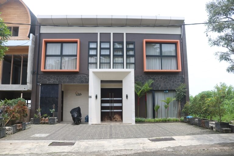 Daily Home Villa Dago 5 Kamar Private Pool Liburan Mewah Bandung