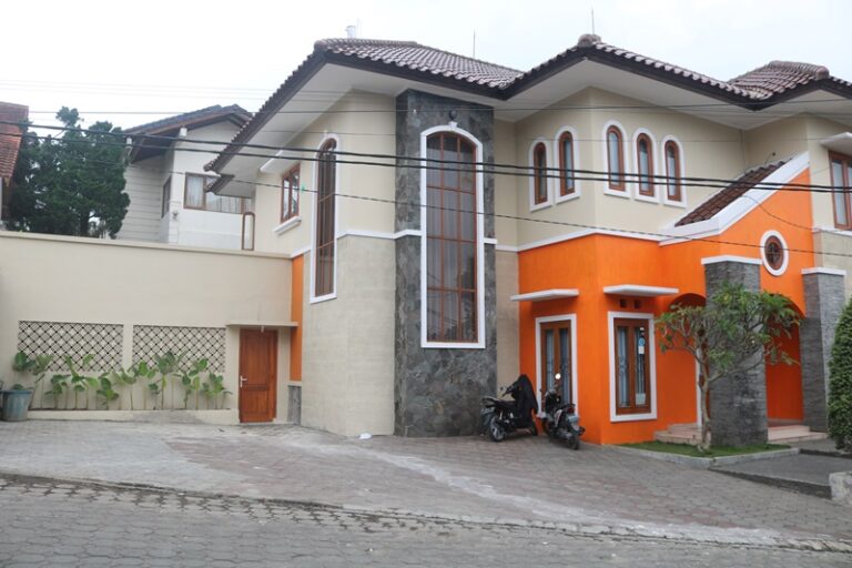 Villa Orange Lembang 5 Kamar Private Pool Terbaik di Istana Bunga