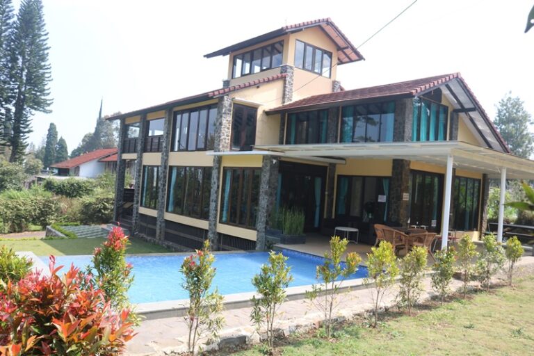 Villa Kencana 4 Kamar Kolam Renang Pribadi Mewah