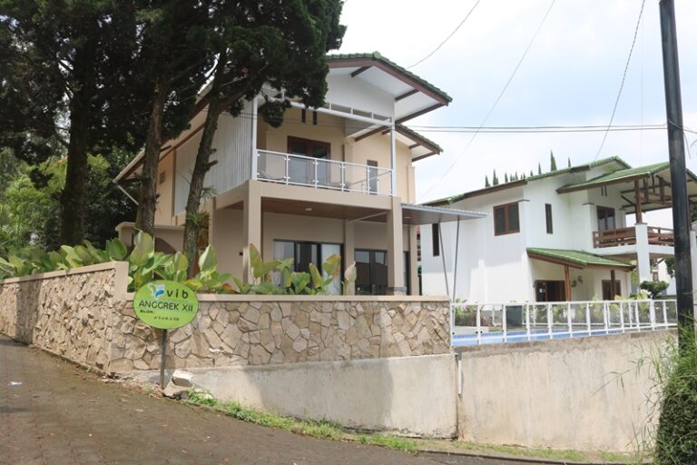 Villa D’Marlin Lembang 4 Kamar Private Pool Liburan Keluarga