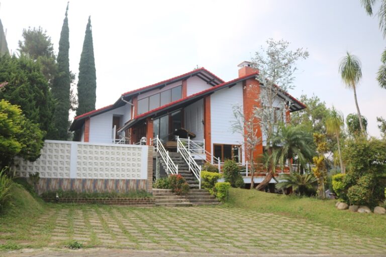 Villa Bivaq Lembang 3 Kamar Private Pool Kapasitas 30 Orang