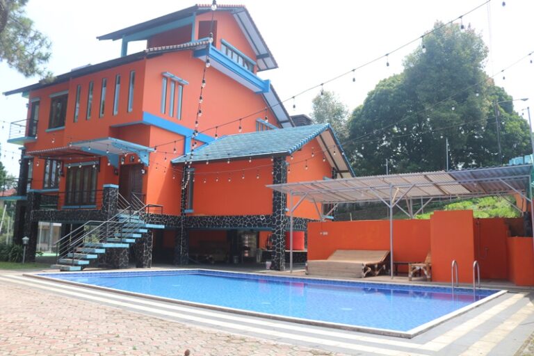 Villa TJ Lembang 5 Kamar Private Pool Ideal untuk Rombongan Besar