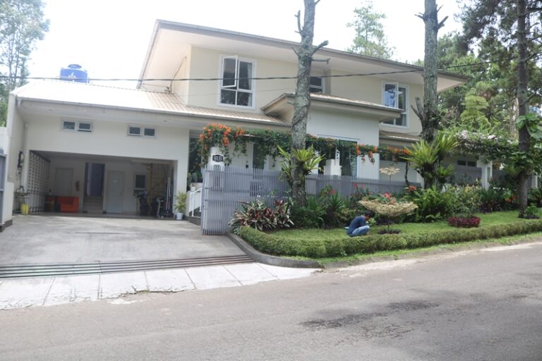 Villa Cassa M3 Trinity Kampung Daun 5 Kamar Kolam Renang Pribadi Impian